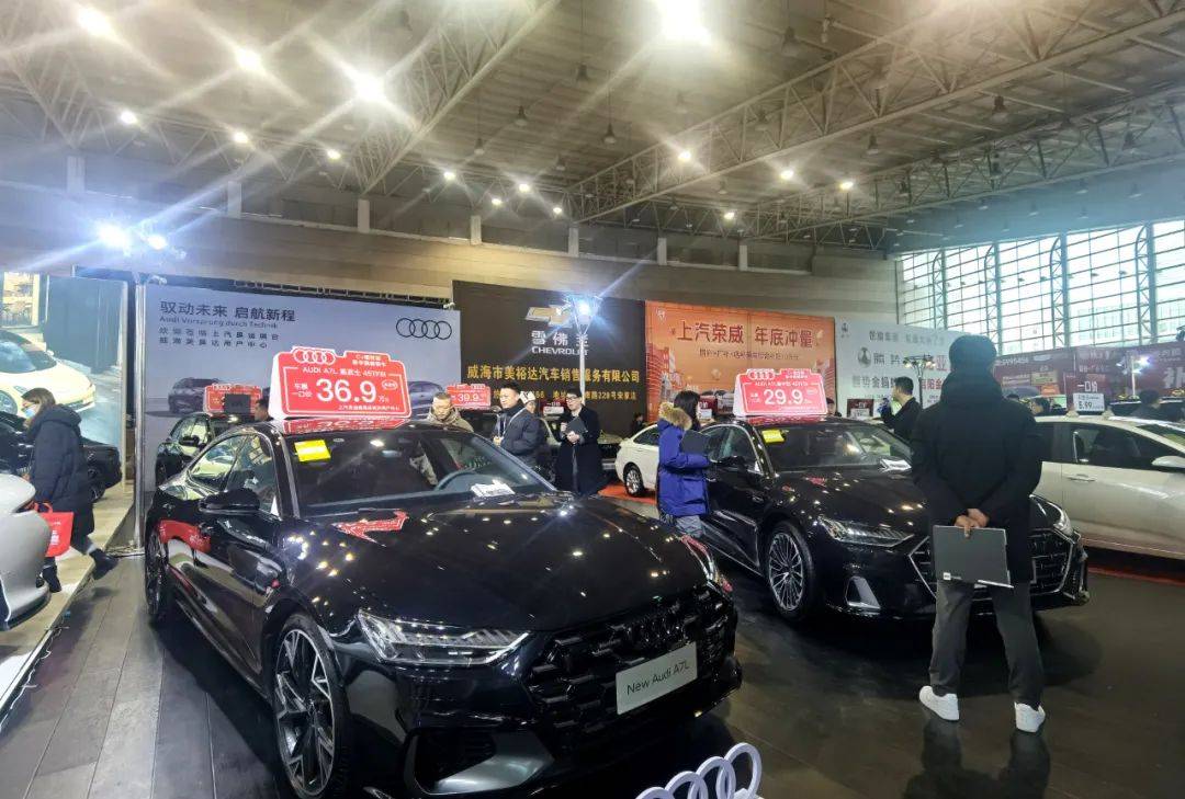 包含欧国联赛火爆开幕，实力强队角逐白热化的词条