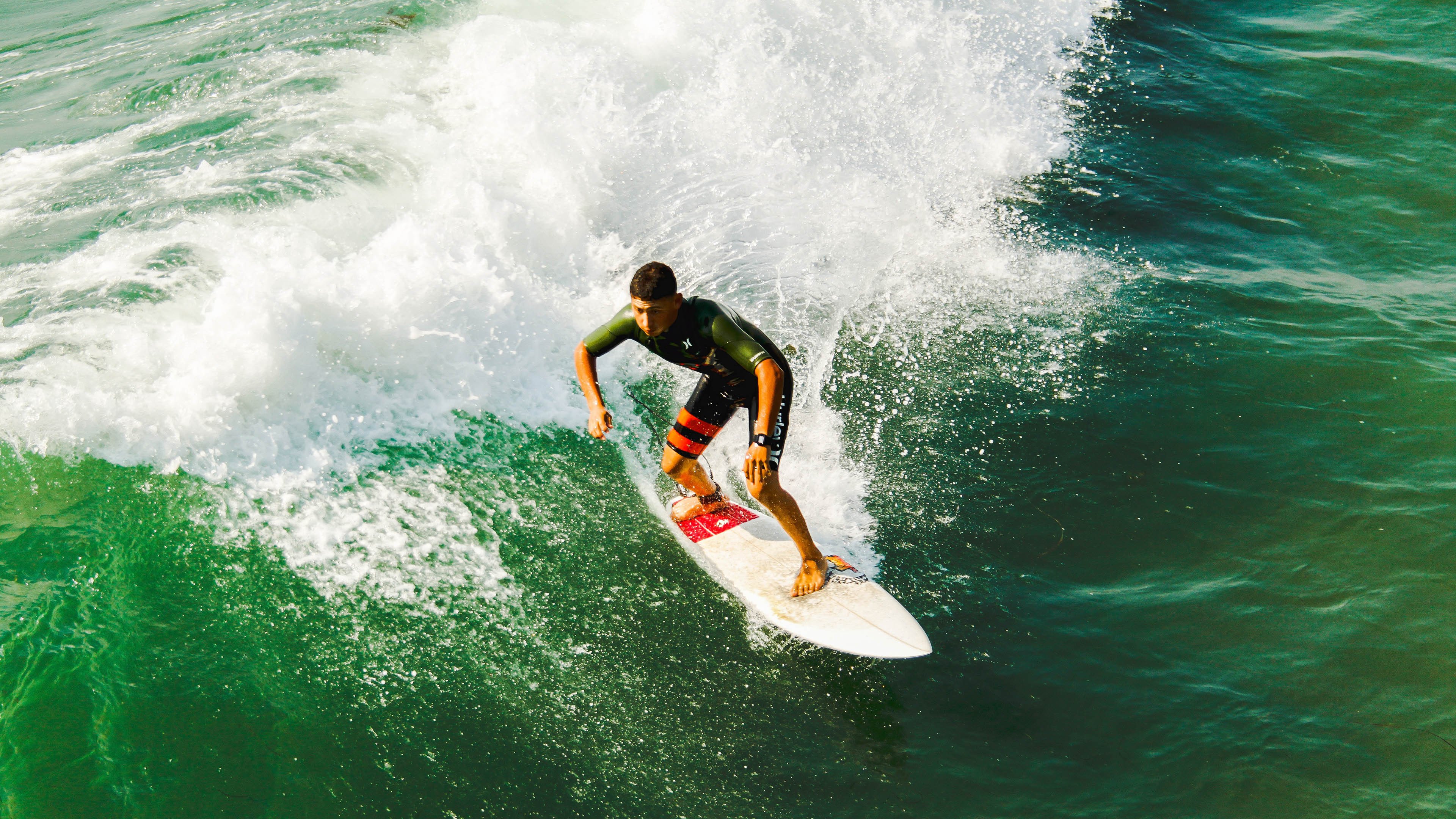 上海海港季后赛惊险，孙兴慜砍下15记关键球，全场沸腾